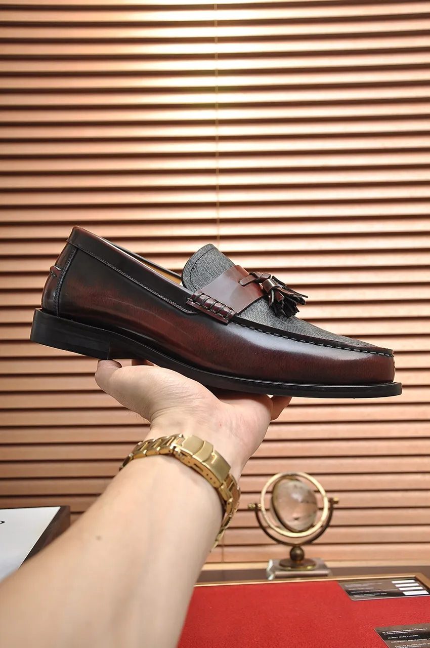 Men's shoes💰560💶Italy's top luxury men's shoe giant (GUCCI) (Gucci) (full cowhide lining) new arrival🍃Original European style🔰 Pleasant to the eye😍In order to make the shoes more durable and non-deformable🌀The production continues to follow traditional methods but there is still no lack of innovation💪Choose original sheepskin for the leather♻️ Smooth and natural And extra bright ⭐Made of imported cowhide, the first choice of rich people 38-45 (45 customized)